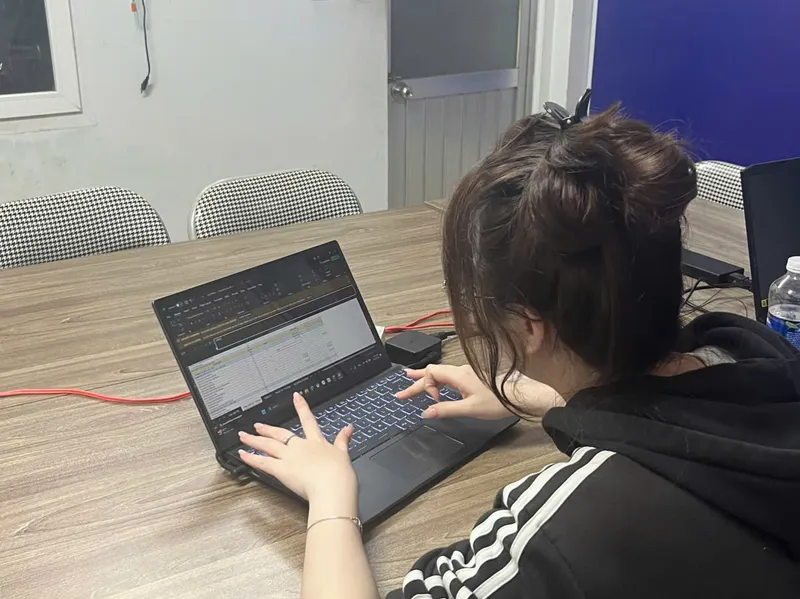 Giải Mã Sự Thật: Học AI Có Khó Không Và Lộ Trình Chinh Phục Công Nghệ Dành Cho Người Mới Bắt Đầu
