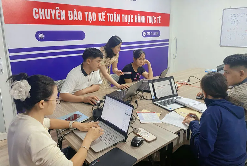 Lộ Trình Đào Tạo Trong Khóa Học AI Cho Giáo Viên