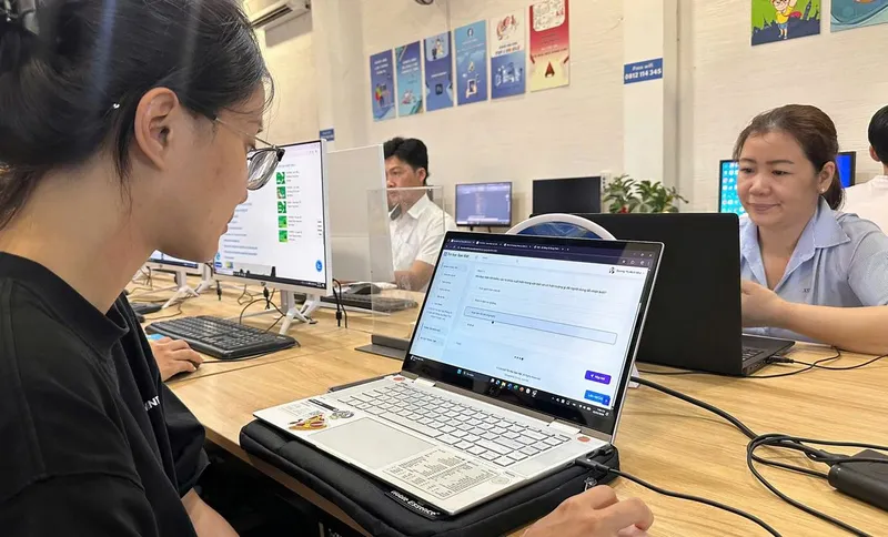 Cách Tự Học AI Cho Người Mới Bắt Đầu: Lộ Trình Chi Tiết Năm 2026 Cách Tự Học AI Cho Người Mới Bắt Đầu: Lộ Trình Chi Tiết Năm 2026
