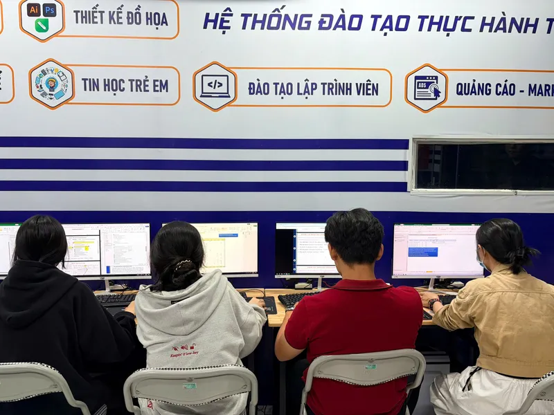 Khóa Học AI Cho Người Mới Bắt Đầu Năm 2026: Lộ Trình Tự Động Hóa Công Việc Văn Phòng Khóa Học AI Cho Người Mới Bắt Đầu Năm 2026: Lộ Trình Tự Động Hóa Công Việc Văn Phòng